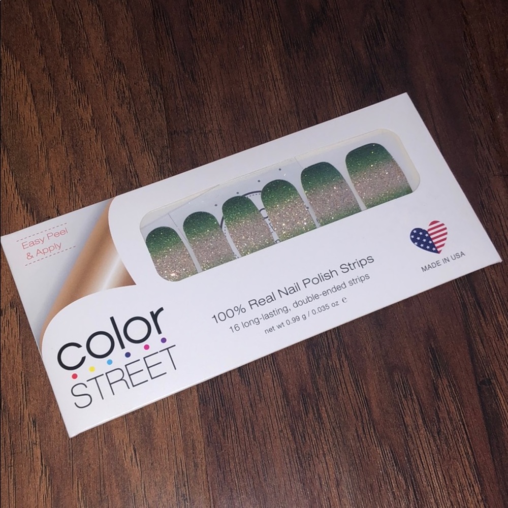 It’s Gold In Here Color Street Nails